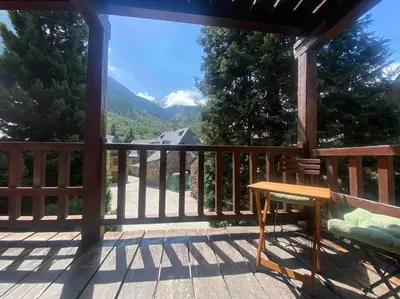 Vista general de una montaña o vista desde la casa o chalet