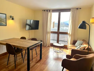Una televisión o centro de entretenimiento en Apartament d'estil pirineic amb vistes úniques by RURAL D'ÀNEU