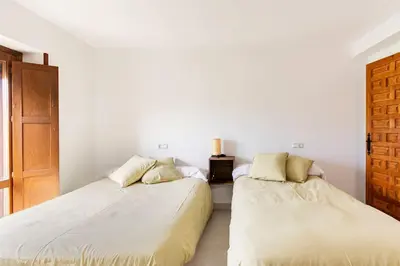 Cama o camas de una habitación en Casa Luis - APARTAMENTO con JARDÍN PRIVADO en los PIRINEOS