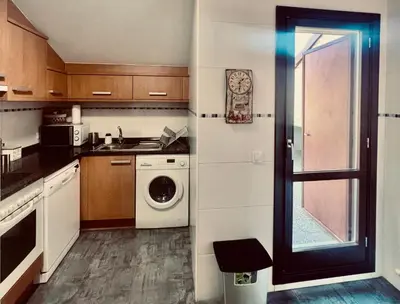 Una cocina o zona de cocina en Ático con terrazas, garaje y ascensor en el casco antiguo