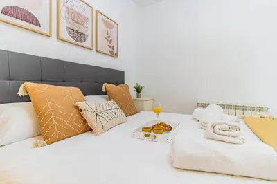 Cama o camas de una habitación en Penthouse Pyrinees , Terrace , Parking & Storage