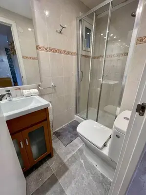 Un baño de Acogedor Apartamento de 2 dormitorios con plaza de garaje