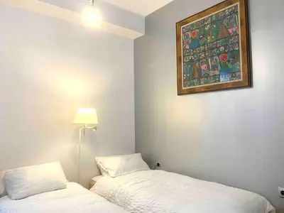 Cama o camas de una habitación en Un hogar en el centro con parking gratuito
