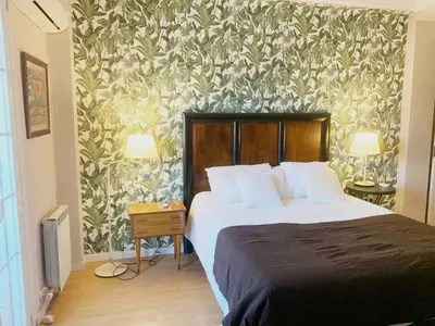 Cama o camas de una habitación en Un hogar en el centro con parking gratuito