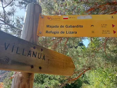 Certificado, premio, señal o documento que está expuesto en El nido de Villanua