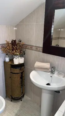 Un baño de El nido de Villanua