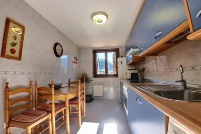 Una cocina o zona de cocina en Sarriales II tucasaenlospirineos
