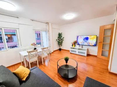 Una televisión o centro de entretenimiento en Las Fuentes del Pilar ComoTuCasa