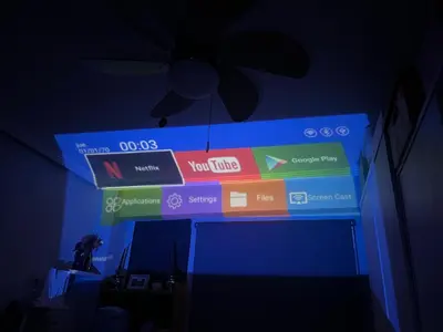 Una televisión o centro de entretenimiento en Habitación particular,baño compartido