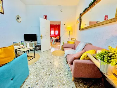 Una televisión o centro de entretenimiento en Casa Rural al Sol De Las Ruinas- piscina privada