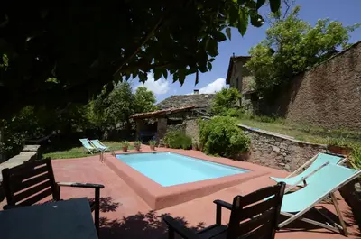 Piscina en o cerca de La Pegatera Masia rodeada de bosque ideal para desconectar