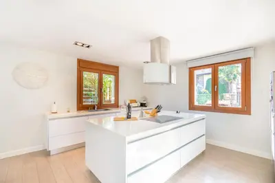 Una cocina o zona de cocina en Acogedora casa rural con jardín próxima a Pamplona