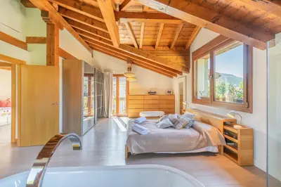 Cama o camas de una habitación en Acogedora casa rural con jardín próxima a Pamplona