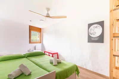 Cama o camas de una habitación en Casa acollidora i familiar amb barbacoa