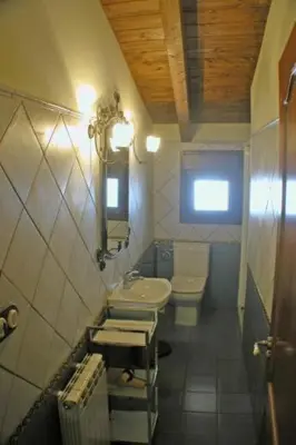 Un baño de casa rural la pallisa