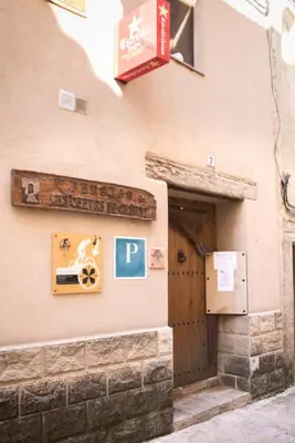 Fachada o entrada de Pension Las Cuevas de Cañart