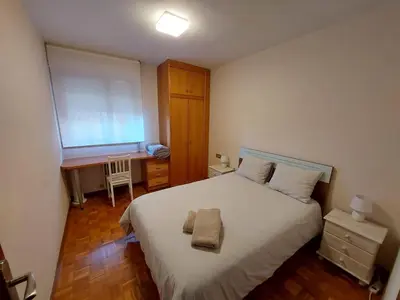 Cama o camas de una habitación en Piso sencillo y acogedor con parking gratuito