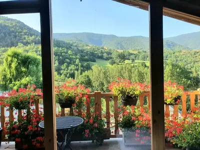 Vista general de una montaña o vista desde la casa o chalet