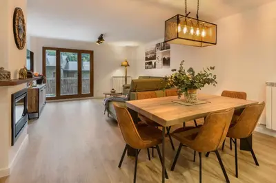 Zona de estar de Casa O Berde terraza con vistas a Aramón Panticosa
