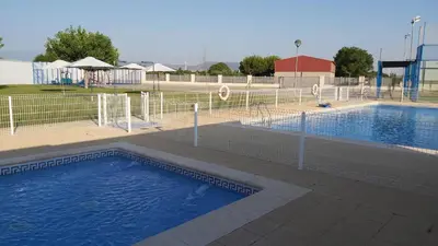 Piscina en o cerca de Casa rural Bisimbre