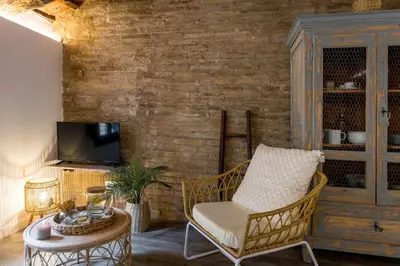 Una televisión o centro de entretenimiento en L’Angorfa de Casa Santiago, casa rural