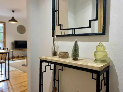 Una televisión o centro de entretenimiento en Bitxilore, Biescas con terraza y petfriendly