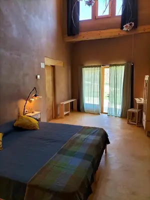 Cama o camas de una habitación en Mas la Llum, la casa de palla
