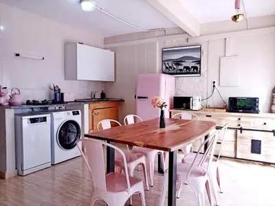 Una cocina o zona de cocina en Villa Aloha, avec piscine privée, proche mer et montagne
