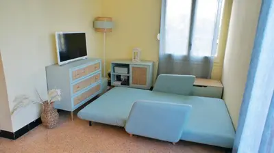 Una televisión o centro de entretenimiento en Villa Aloha, avec piscine privée, proche mer et montagne