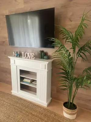Una televisión o centro de entretenimiento en La Casa Azul