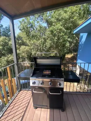 Barbacoa disponible para clientes en la casa o chalet