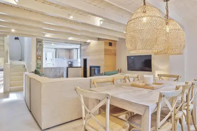 Una cocina o zona de cocina en Luderna - Casa con terraza Sarnalha