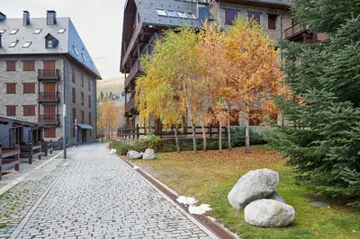 Jardín al aire libre en Val de Ruda Luxe 10 by FeelFree Rentals