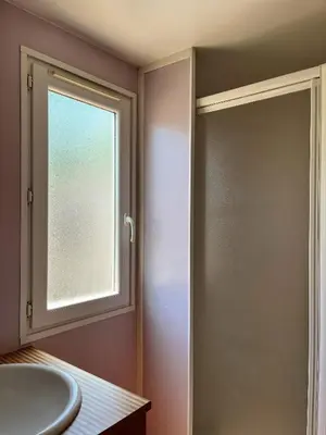 Un baño de Bungalows Zaragoza Camping