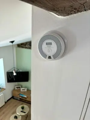Una televisión o centro de entretenimiento en Ático abuhardillado imak Jaca