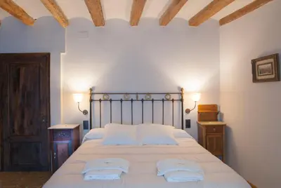 Cama o camas de una habitación en Lo Palauet de la Muralla