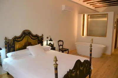 Cama o camas de una habitación en Lo Palauet de la Muralla