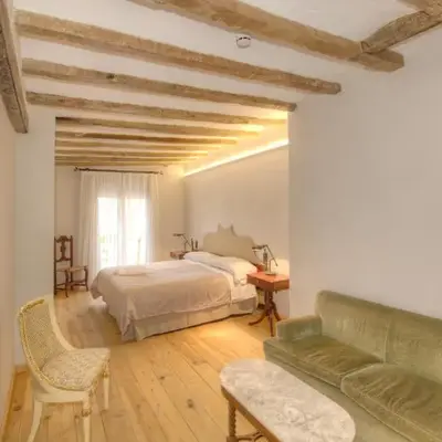 Lo Palauet de la Muralla