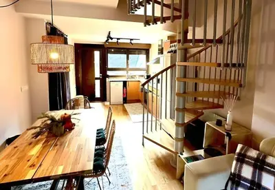 Zona de estar de Caleydos - Dúplex diseño by CARDI Suites