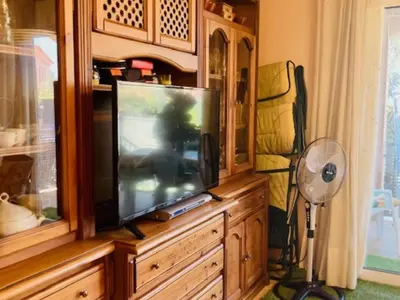 Una televisión o centro de entretenimiento en Casa Familiar con Piscina en Zona Tranquila de Miami Playa - ES-9-153