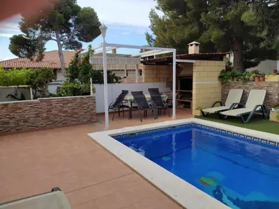 Piscina en o cerca de Casa céntrica en Miami Playa con piscina privada y barbacoa - ES-9-156