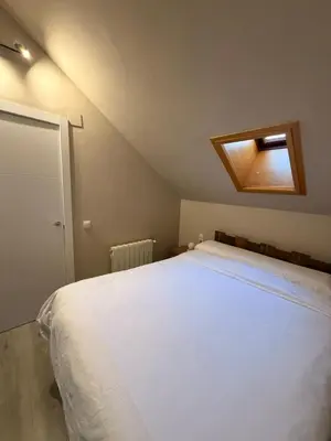 Cama o camas de una habitación en Acogedor Ático en el Corazón de Formigal - Esquía sin llaves