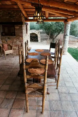 Un patio o zona al aire libre en Casa Hostalets - Renovated casa in the middle of the olive trees near the beach