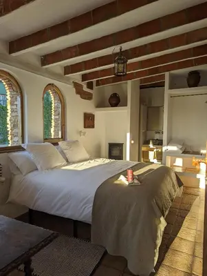 Cama o camas de una habitación en Casa Hostalets - Renovated casa in the middle of the olive trees near the beach