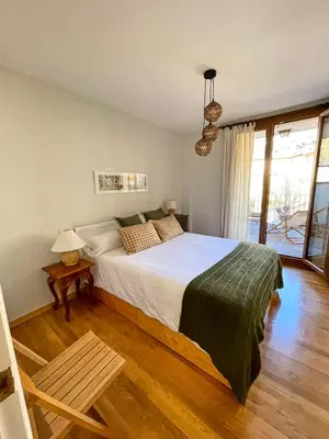 Cama o camas de una habitación en Apartamento familiar en el centro de Benasque con terraza
