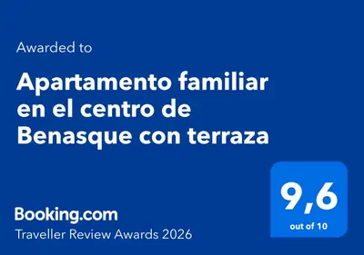 Certificado, premio, señal o documento que está expuesto en Apartamento familiar en el centro de Benasque con terraza