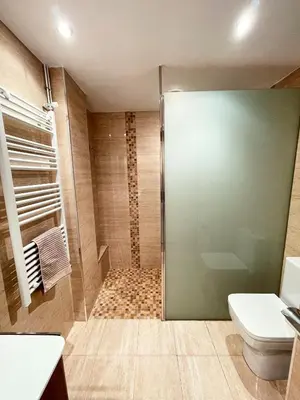 Un baño de Apartamento familiar en el centro de Benasque con terraza