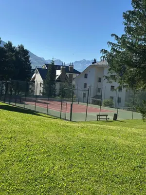 Instalaciones para jugar a tenis o squash en Formigal apartamento maravillosas vistas o alrededores