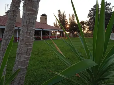 Jardín al aire libre en Albergue Zaragoza Camping