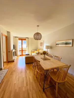 Zona de estar de Apartamento en el centro de Benasque con piscina